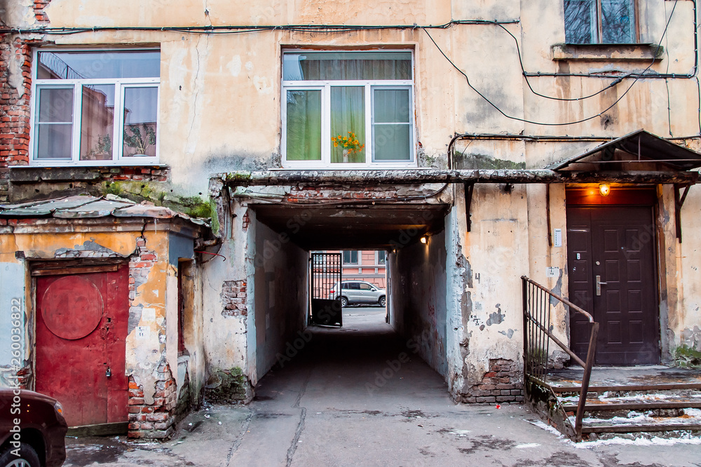 Naklejka premium part of a house with a square arch in the downtown of Saint Petersburg
