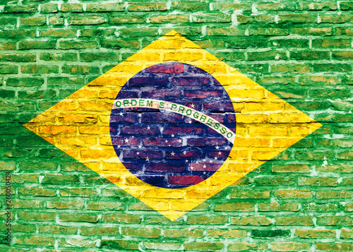 Flaga Bryzyli  namalowana na murze z cegieł #260050424
