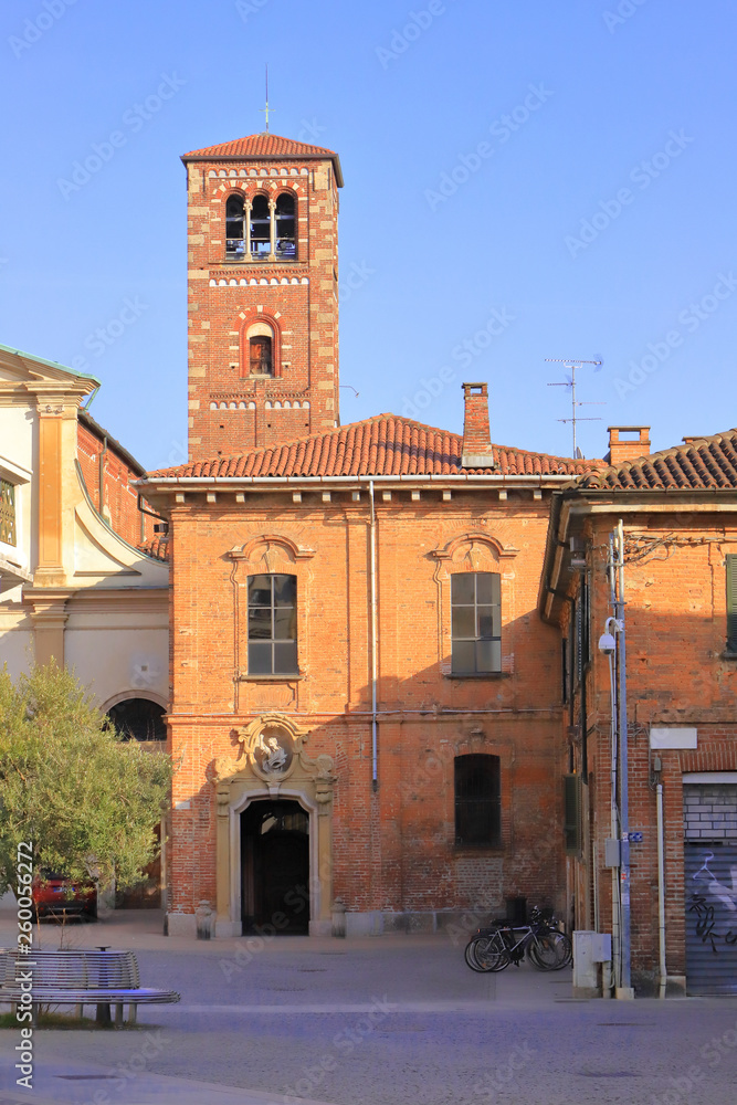 chiesa e campanile a monza in italia