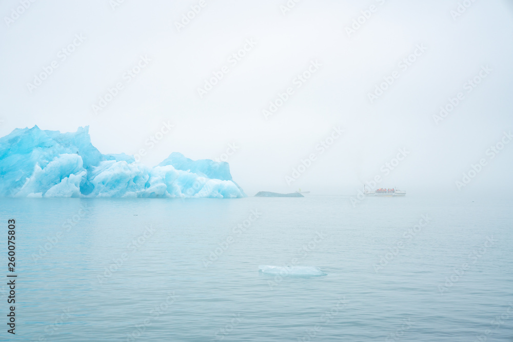 Melting glaciers in the northern ocean Melting glaciers in the northern ocean