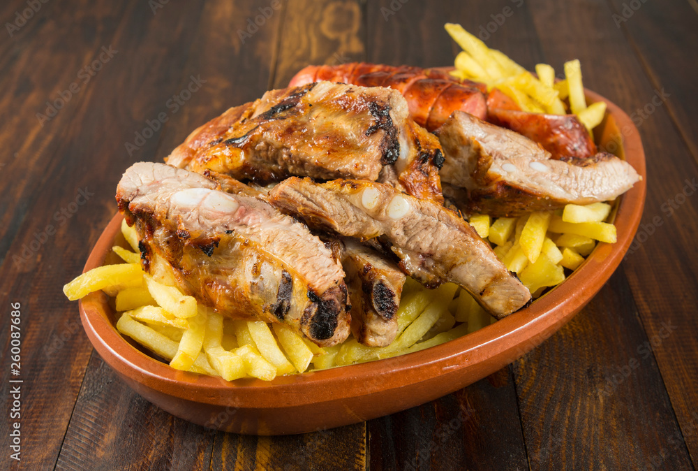 Costillas y chorizos barbacoa Costillas y chorizos barbacoa