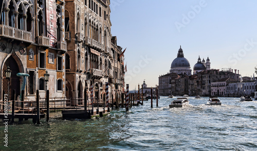 Grand canal in Venice, Italy © Jan Kranendonk