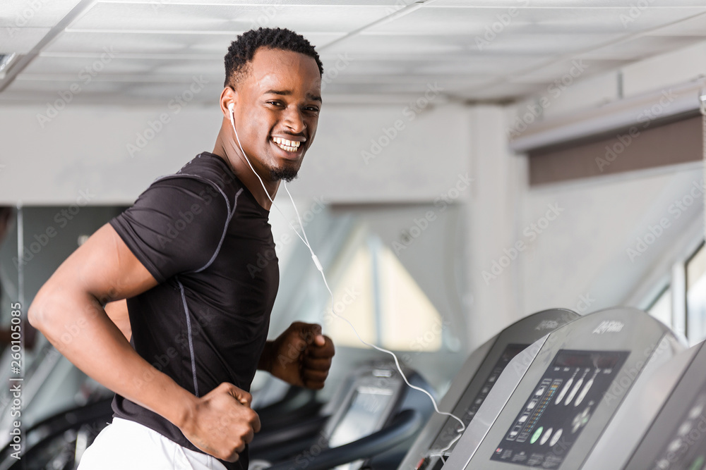Black African American  young man doing cardio workout at the gym - obrazy, fototapety, plakaty 