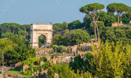 Fotografie Titus Arch in the roman forum on a sunny summer day. Rome, Italy.