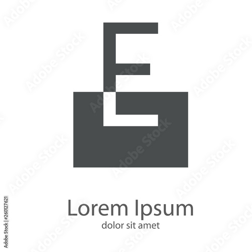 Logotipo letra E mayúscula en cuadrado en espacio negativo en color gris
