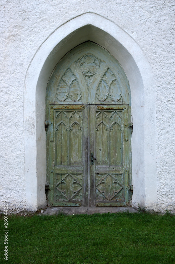 Fototapeta premium porte d'eglise, Estonie