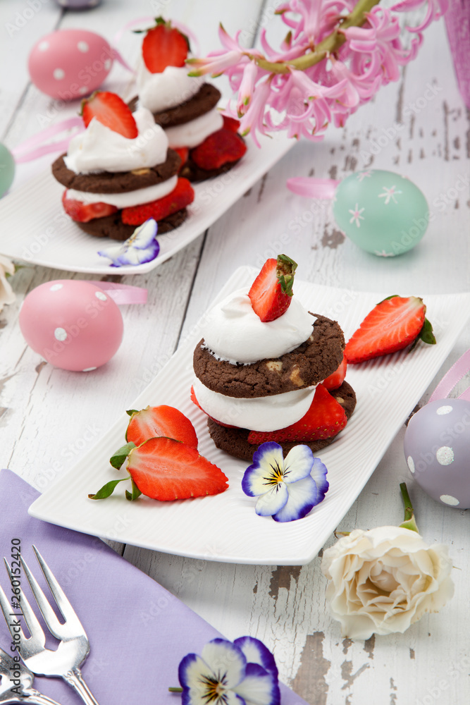 Obraz premium Strawberry Chocolate Napoleons