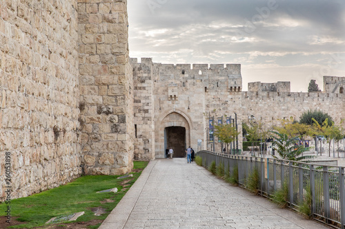Obraz na plátně Entering the Holy City of Jerusalem Through the Jaffa Gate