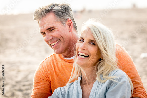 Canvas Print Senior couple dating outdoors
