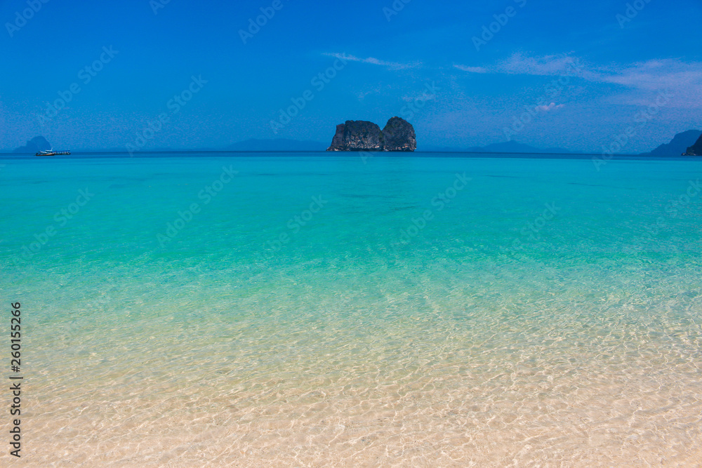Fototapeta premium tropical beach and sea in summer