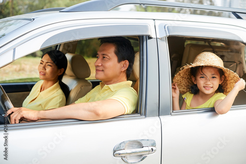 Cheerful family in car © Seventyfour