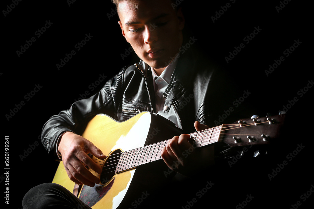 Obraz premium Young men playing the guitar