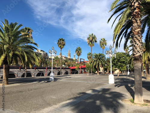 The boulevard around the harbor of Barcelona © TravelTelly