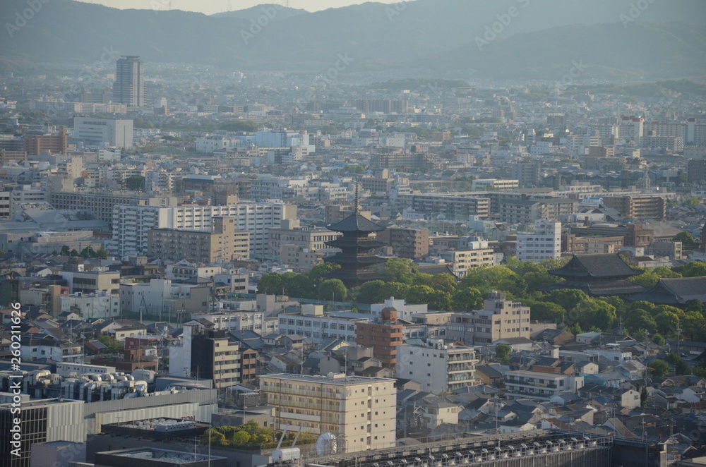 五重塔と京都の街並み