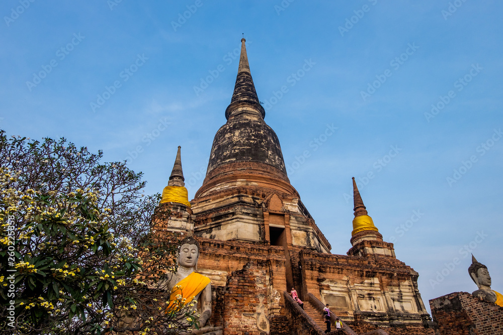 Fototapeta premium Wat yai chaimongkol Biggest brick old pagoda ,Old famous Temple