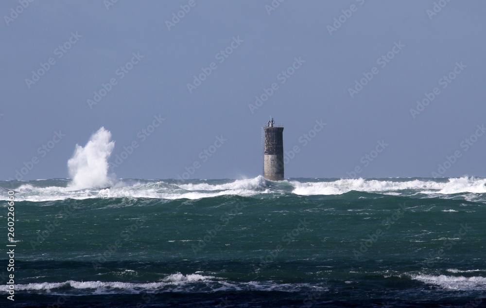Fototapeta światło ostrzegawcze przed niebezpieczeństwem na morzu, Bretania