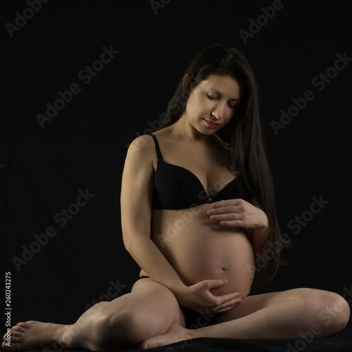 The Pregnant Woman © Peter Ivanov