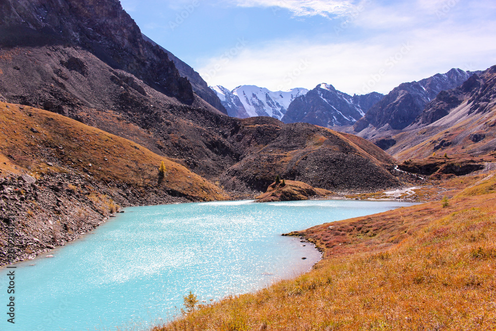 Blue lake in the Altai mountains on autumn