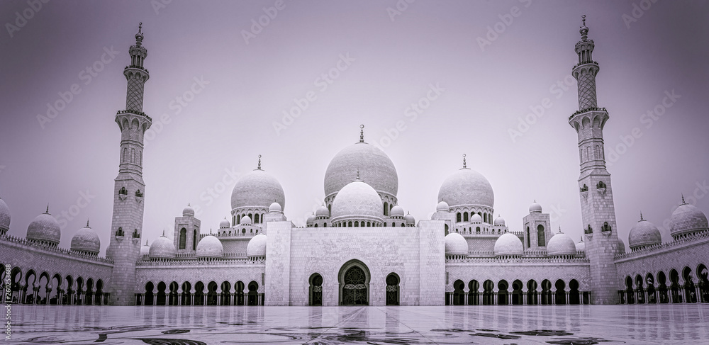 Obraz premium Zayed Sheikh Grand Mosque in monochrome