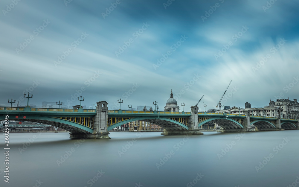 Fototapeta premium Southwark Bridge over the River Thames in the City of London