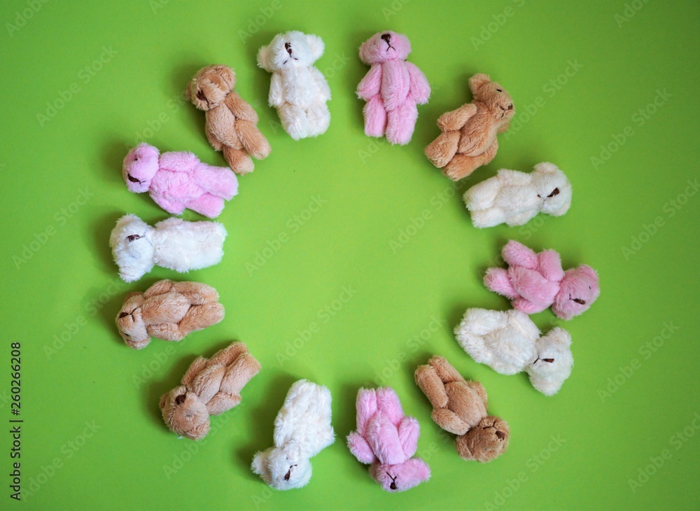 Fototapeta premium frame of teddy bears on green background