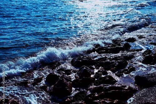 海岸に打ち寄せる波