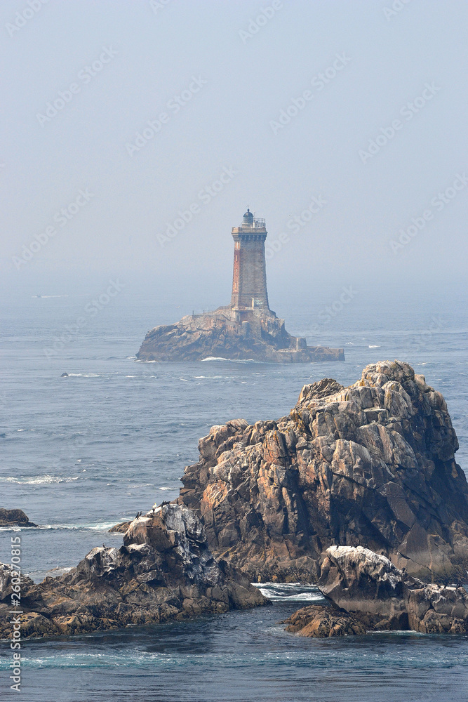 Fototapeta Latarnia morska Pointe du Raz, latarnia morska La Vieille, Bretania, zachód, Francja