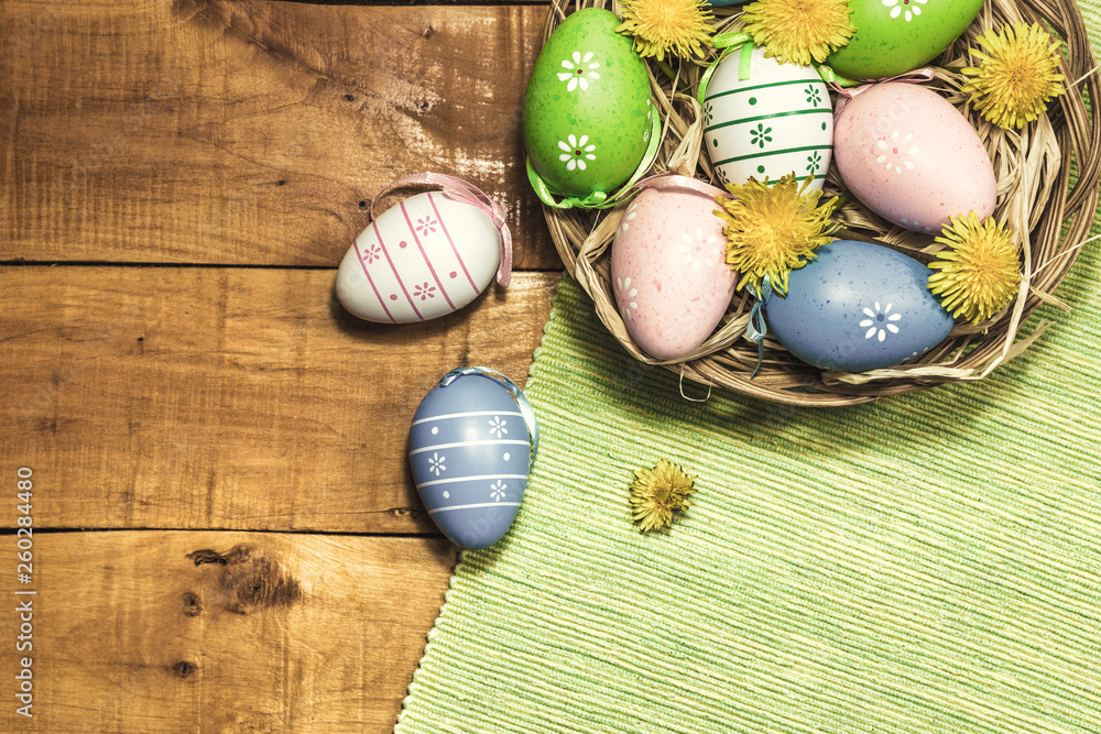 Obraz premium Colorful Easter eggs on wooden background