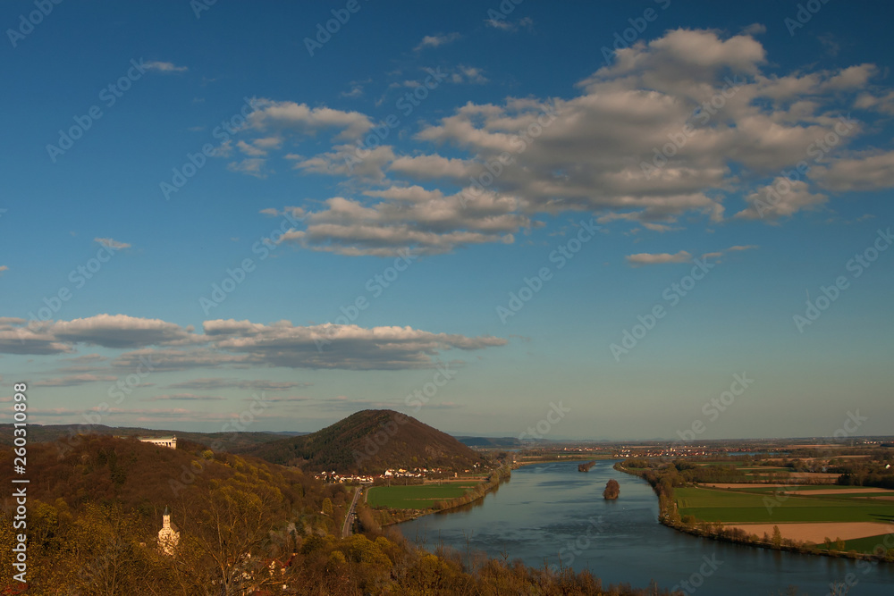 Obraz premium Ausblick von der Burgruine Donaustauf