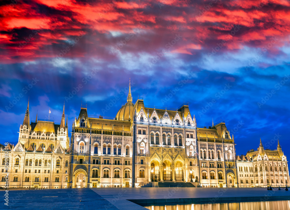 Amazing night view of Hungarian Parliament, Budapest