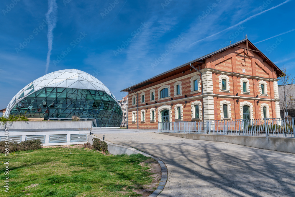 Fototapeta premium New Budapest Gallery and Nehru Part Park, Hungary