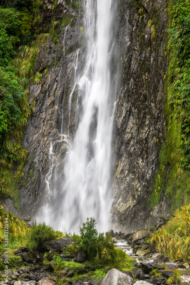 Obraz premium Thunder Creek Falls, Nowa Zelandia