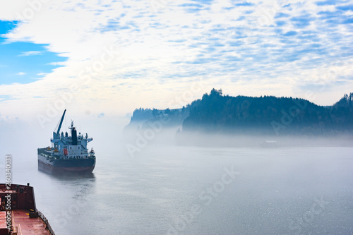 Morning fog over Columbia river, Oregon © Oleksii Fadieiev