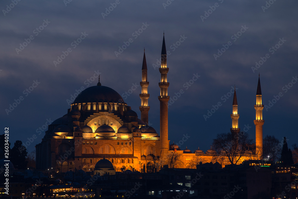 Night view of Suleymaniye Mosque in Istanbul, Turkey.