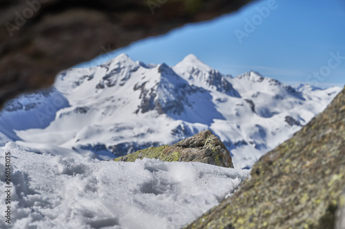 Das Gebirge im Felsspalt