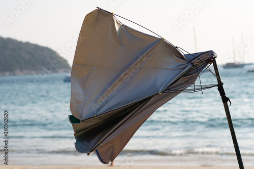 Twisted wind beach sun umbrella
