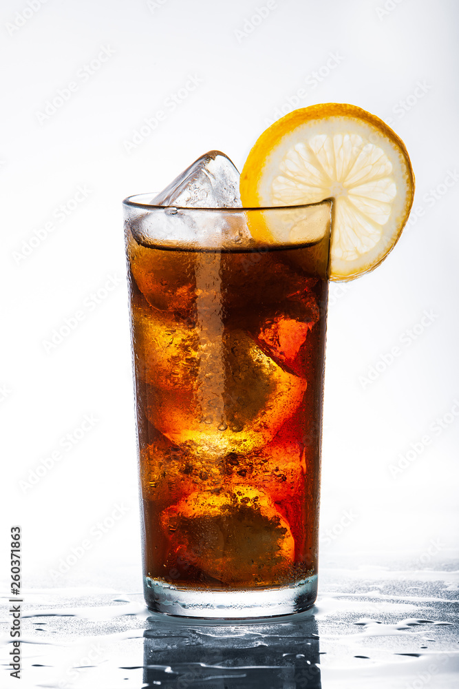 glass of cola with ice and lemon