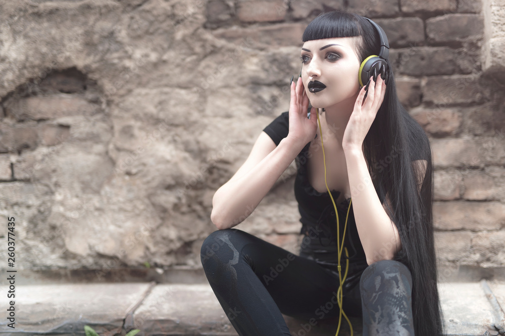 Foto de Urban goth girl listening to her favourite music over her big