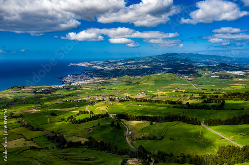 São Miguel - Die Azoren aus der Luft. Ponta Delgada und mehr
