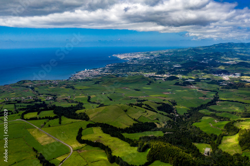 São Miguel - Die Azoren aus der Luft. Ponta Delgada und mehr © Roman