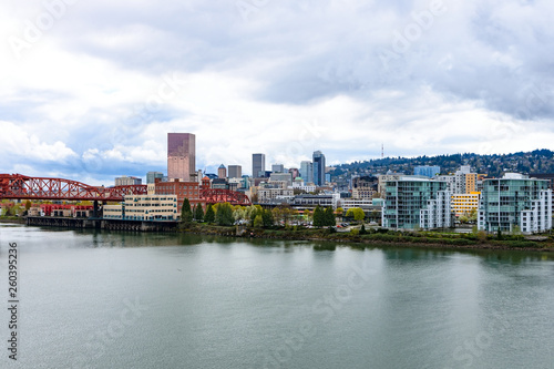 Panoramic view of Portland, Oregon downtown from river bank © Oleksii Fadieiev