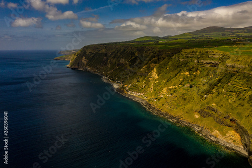 Fototapeta Naklejka Na Ścianę i Meble -  São Miguel - Ponta Delgada Azoren aus der Luft