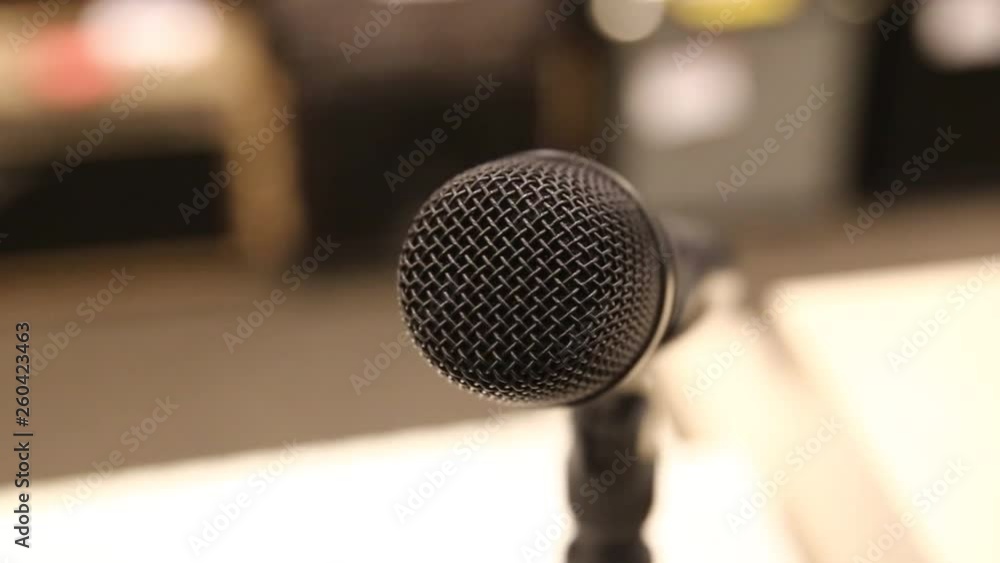 Professional dynamic microphone for song, sideways movement Professional dynamic microphone for song, sideways movement