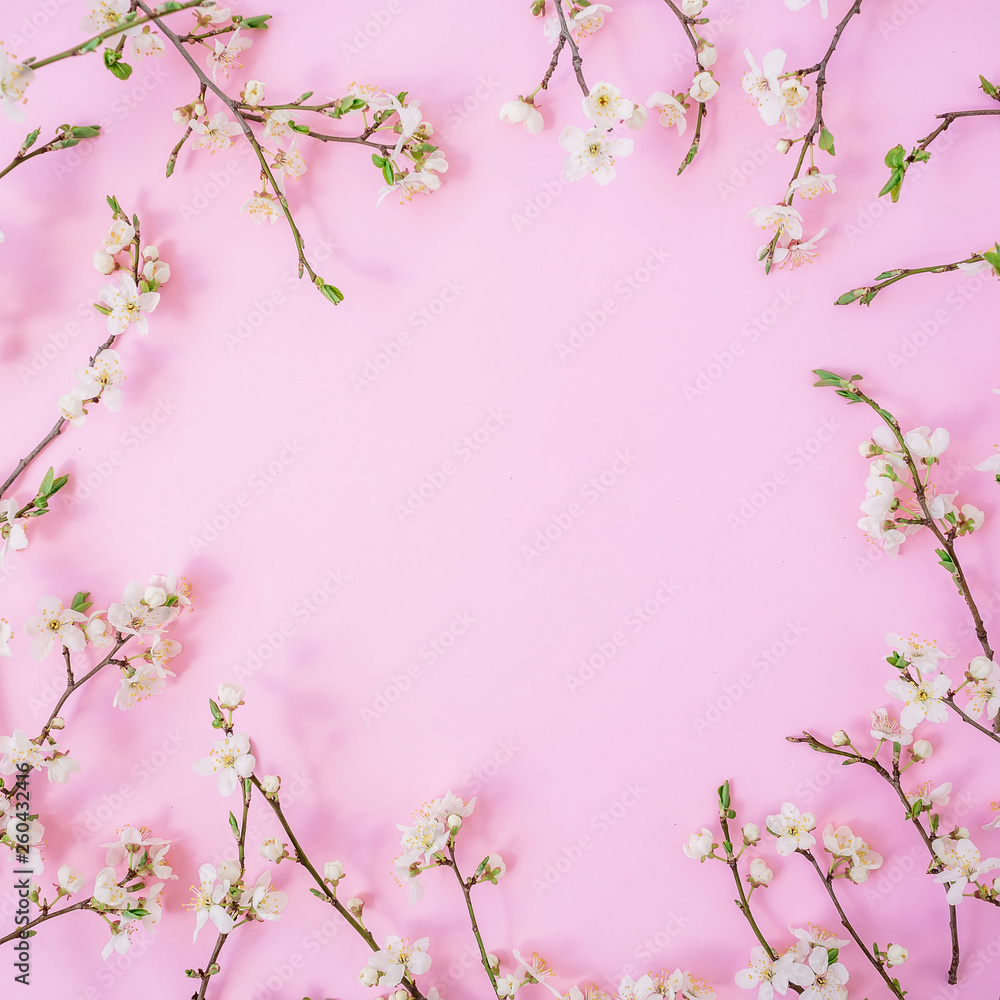 Obraz premium Floral frame with spring flowers on pink background. Flat lay, top view