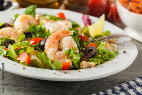 Shrimp salad with tomato, olives and cashew nuts.