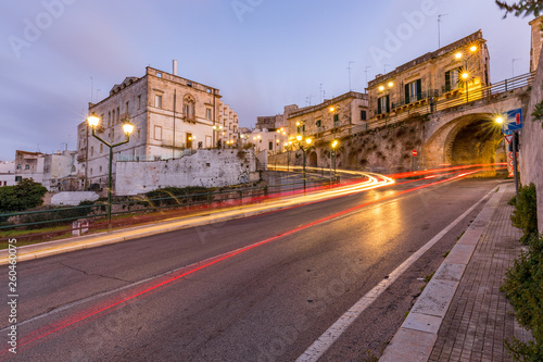 Fototapeta Naklejka Na Ścianę i Meble -  Lichtspuren in der Stadt, Italien
