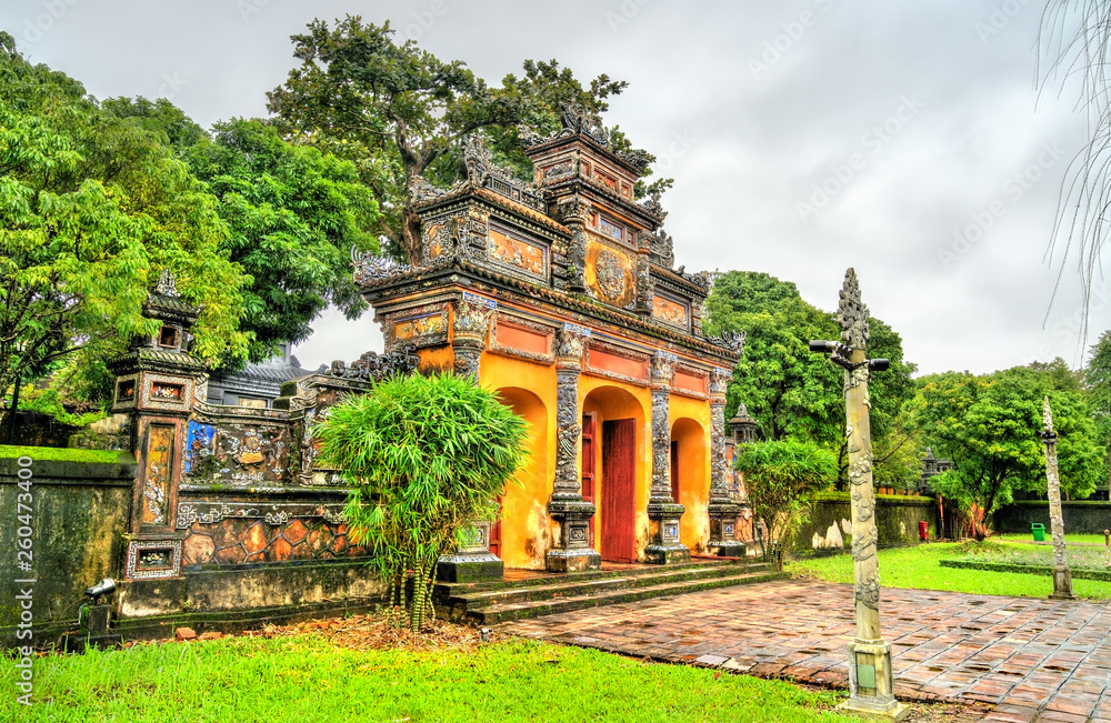 Obraz premium Ancient gate at the Forbidden City in Hue, Vietnam