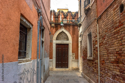 Fototapeta Naklejka Na Ścianę i Meble -  Italy, Venice, view of palace in typical Venetian style.