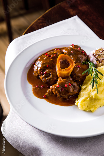 Ossobuco with hummus