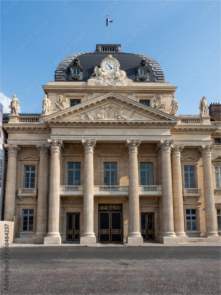 façade de l'École Militaire à Paris